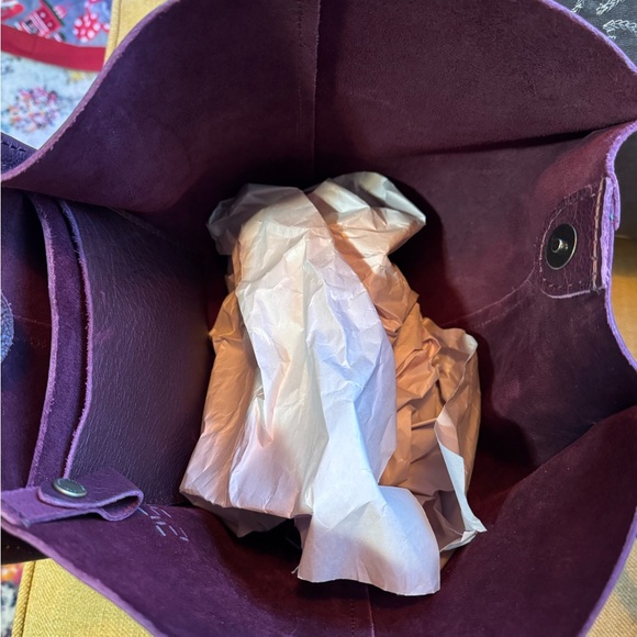 EUC PLG Plum Large Devan Tote 💜 - Picture 6 of 7